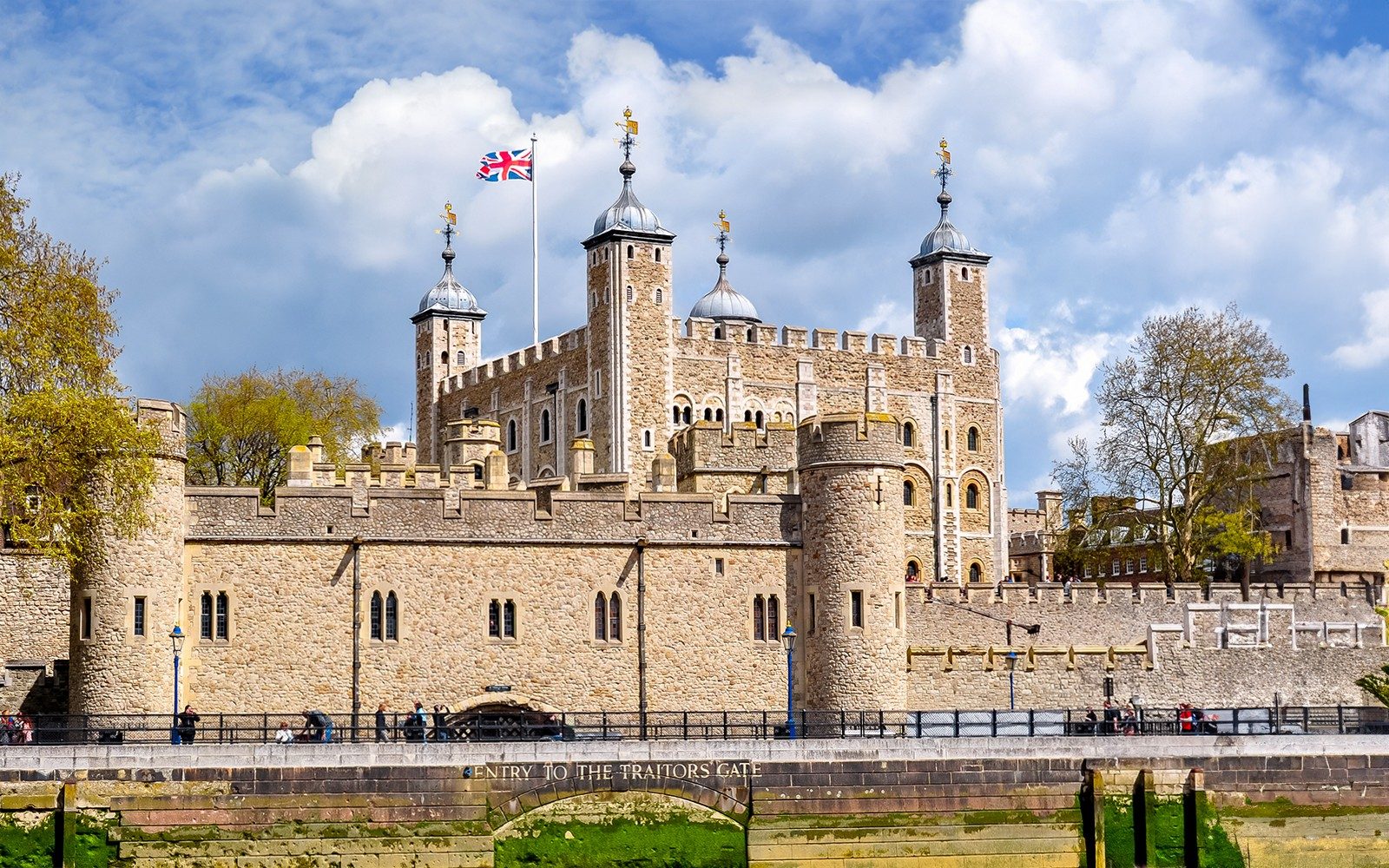 Soron kívüli belépőjegyek a Tower Bridge-hez és korai belépésű, idegenvezetős Tower of London túra a Beefeater nyitóceremóniával