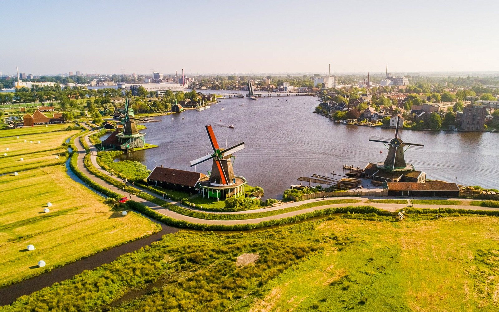 From Amsterdam: Zaanse Schans, Volendam, and Marken Guided Tour