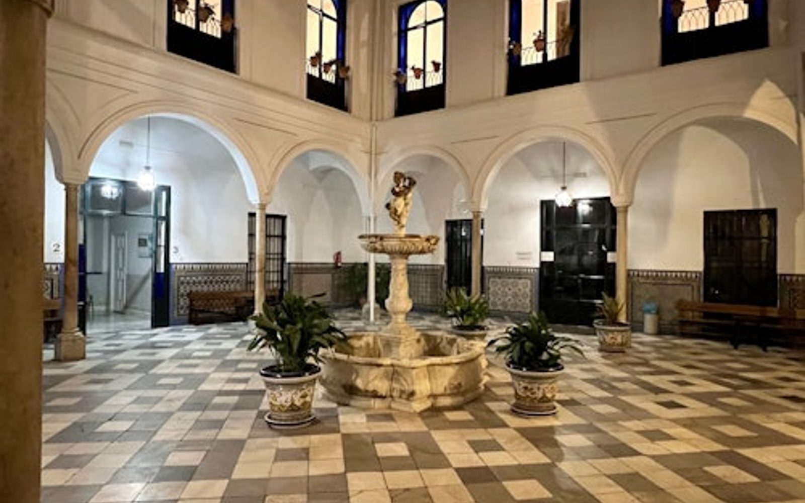 Seville: Tour Khám Phá Huyền Bí và Siêu Nhiên