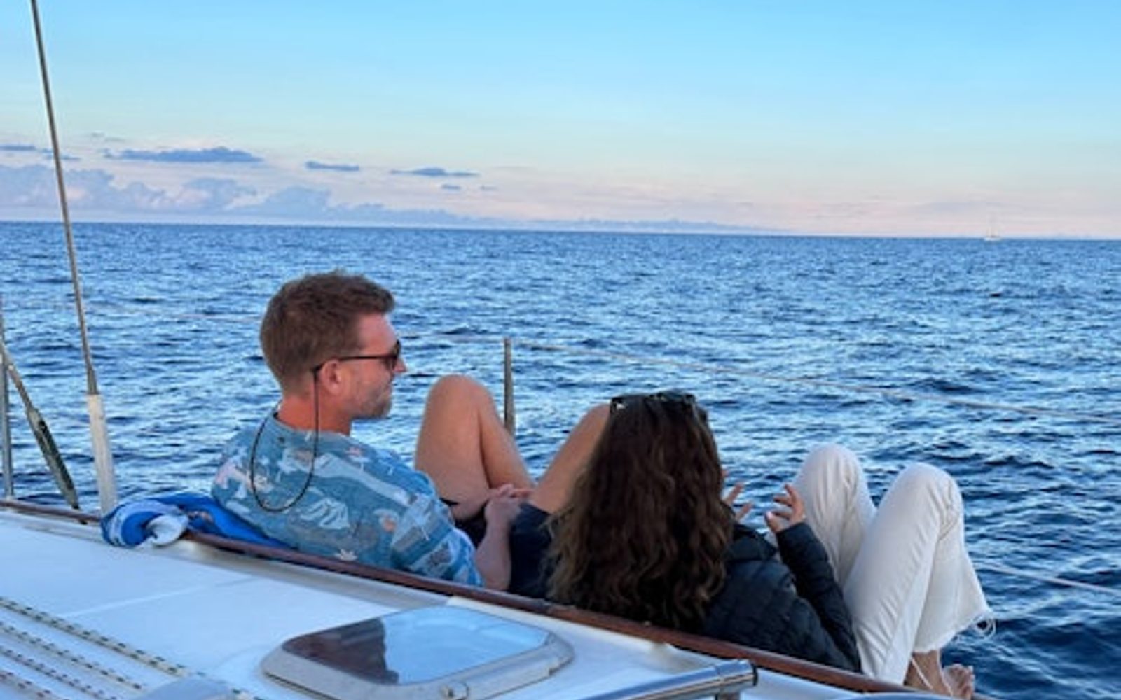 Barcelona: Sunset Cruise with Live Saxophone & Drinks (Couples Only)