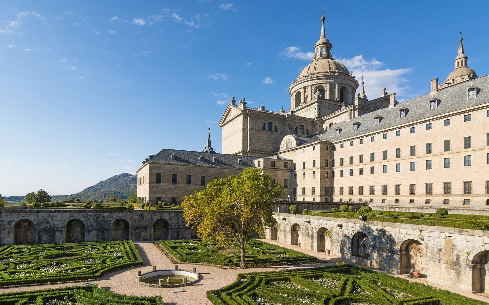 De Madrid: Excursão de Meio Dia ao Escorial e Vale dos Caídos