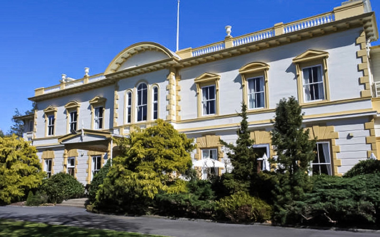 Guided Small Group Walking Tour Through Auckland