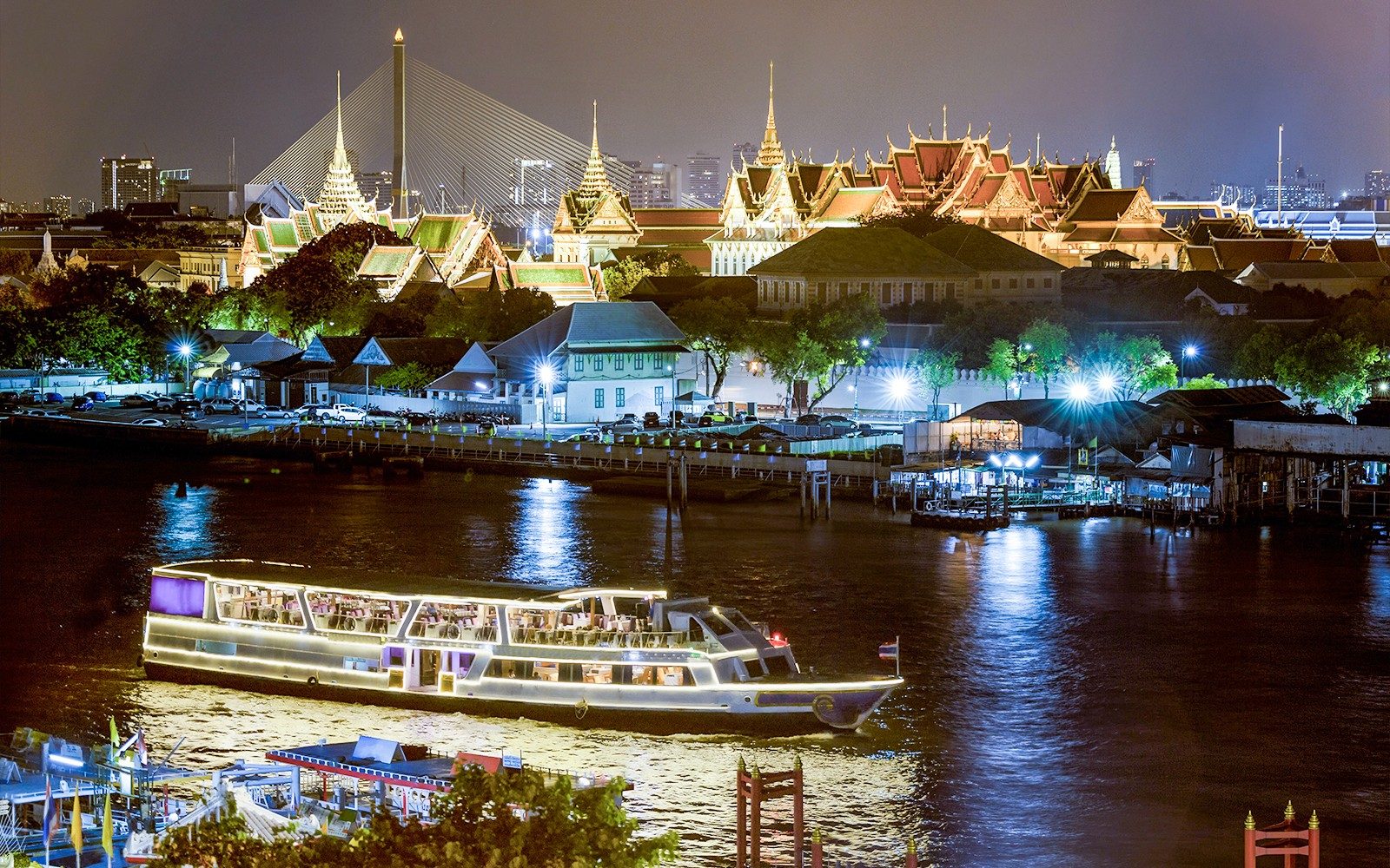 Alangka Cruise com Jantar Buffet Internacional