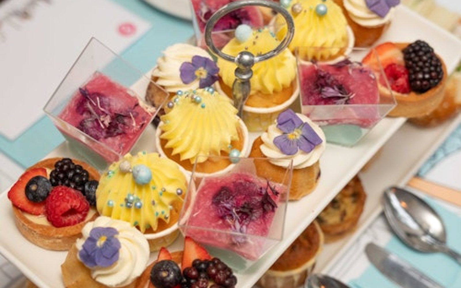 Brigit's Bakery London: Afternoon Tea + Cocktail Bus Tour