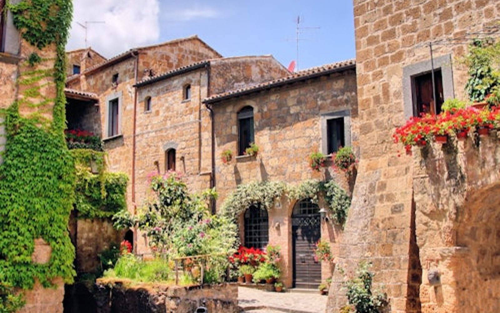 Civita di Bagnoregio, Montepulciano & Orvieto: Tour from Rome + Lunch & Wine