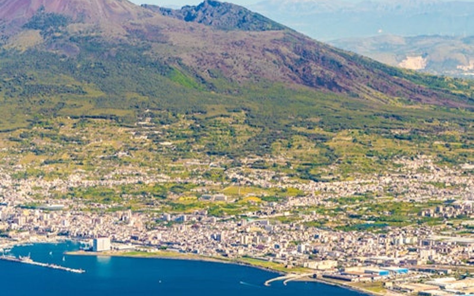 Mount Vesuvius: Fast Track Ticket + Roundtrip from Pompei