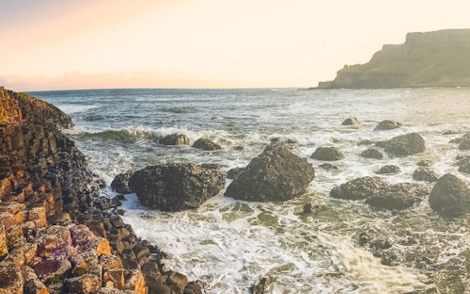 Giant's Causeway & Belfast City: Day Tour with Admission to Attractions
