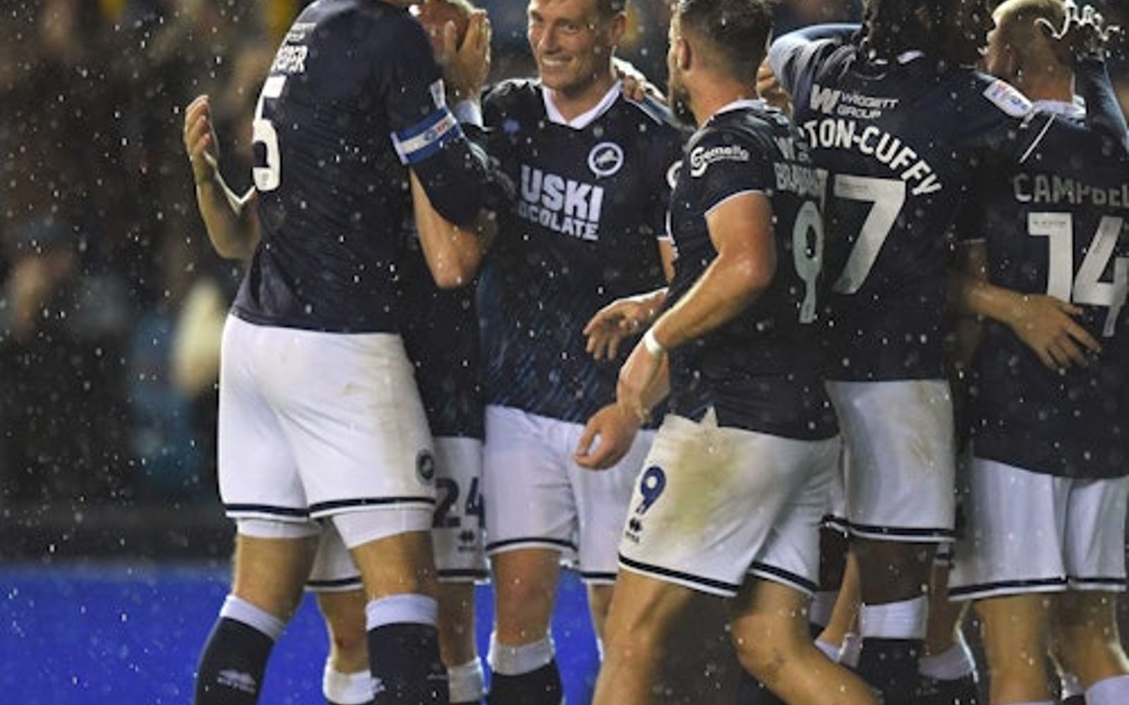 The Den: Trận đấu bóng đá của Millwall FC