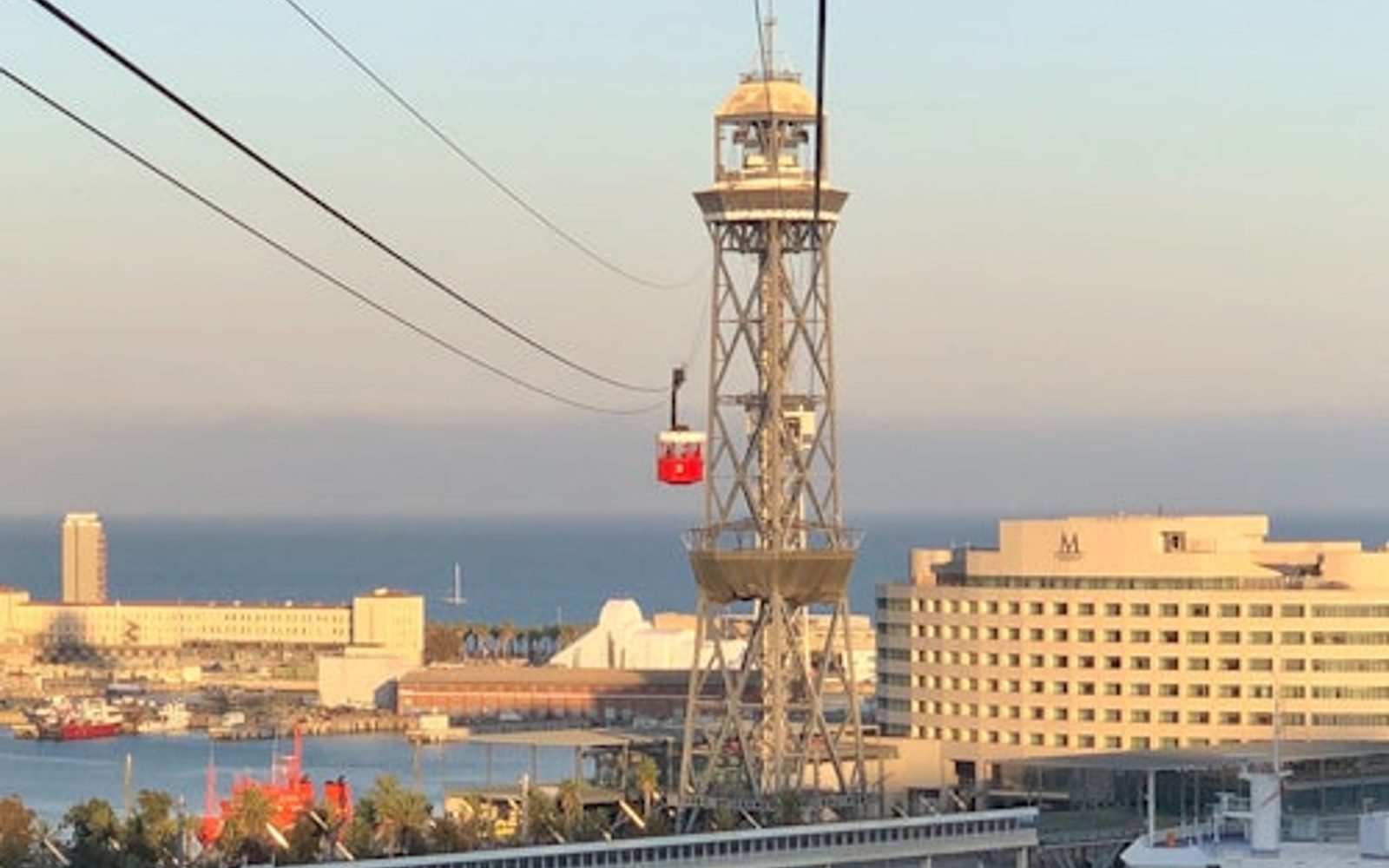 Barcelona Cable Car: Roundtrip from Barceloneta Beach