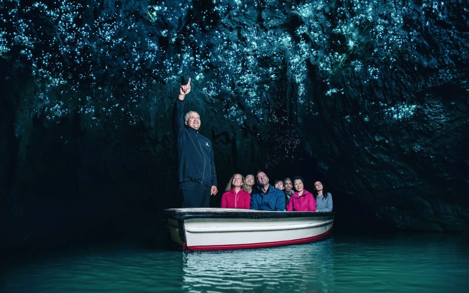 Desde Auckland: Tour al Set de Rodaje de Hobbiton y las Cuevas de los Gusanos de Luz de Waitomo