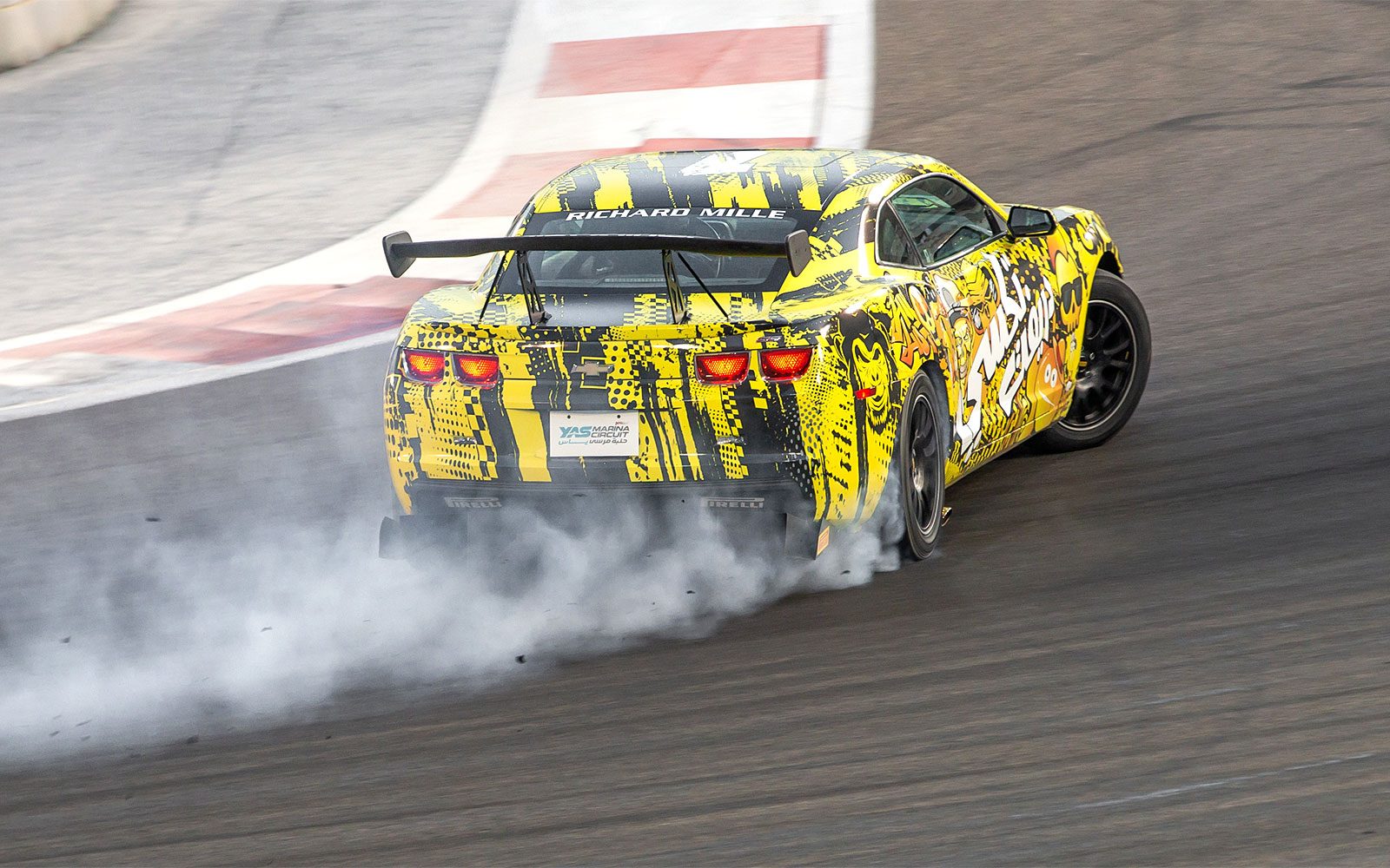 Experiência de Passageiro no Chevrolet Drift Taxi no Circuito Yas Marina