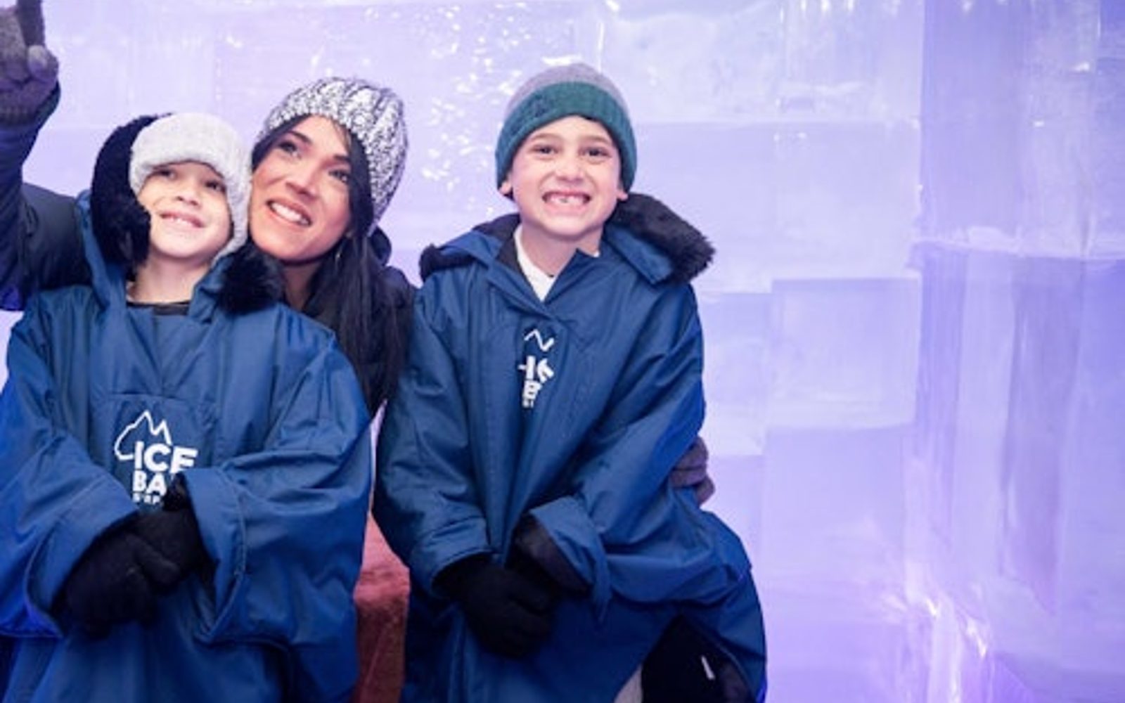 IceBar Surfers：入場票 + 飲品