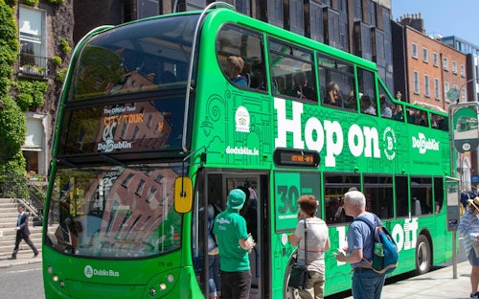 DoDublin: Hop-On Hop-Off Bus Tour + Live Guide