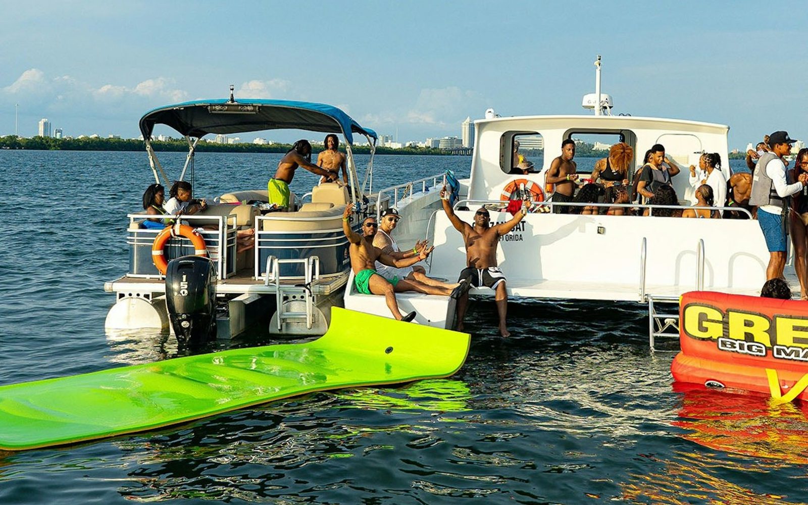 Miami: Boat Tour with Jet Skis, Tubing & Open Bar
