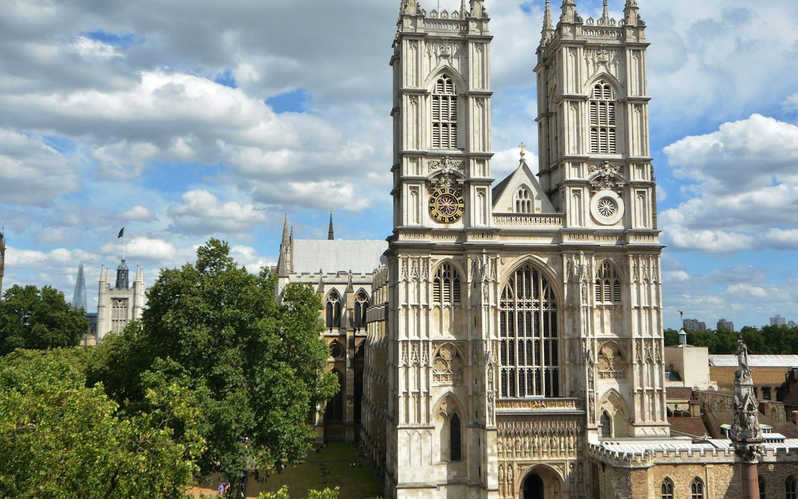 London: Guided Tour + Afternoon Tea at The Rubens at The Palace