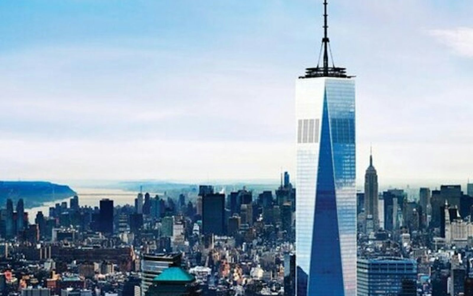 New York: Manhattan Guided Walking Tour + One World Observatory Ticket