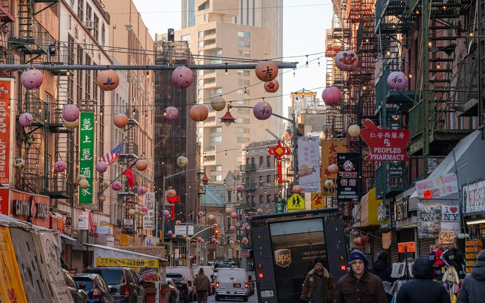 New York: Guided Neighborhood Tour in Spanish