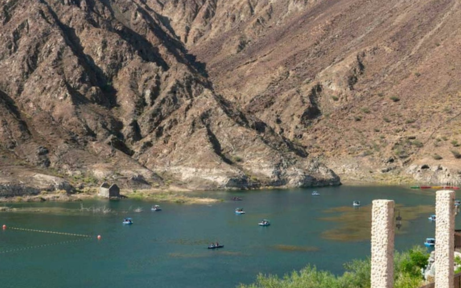 Khorfakkan City Tour and Waterfall Visit by a Luxury 4x4 Vehicle