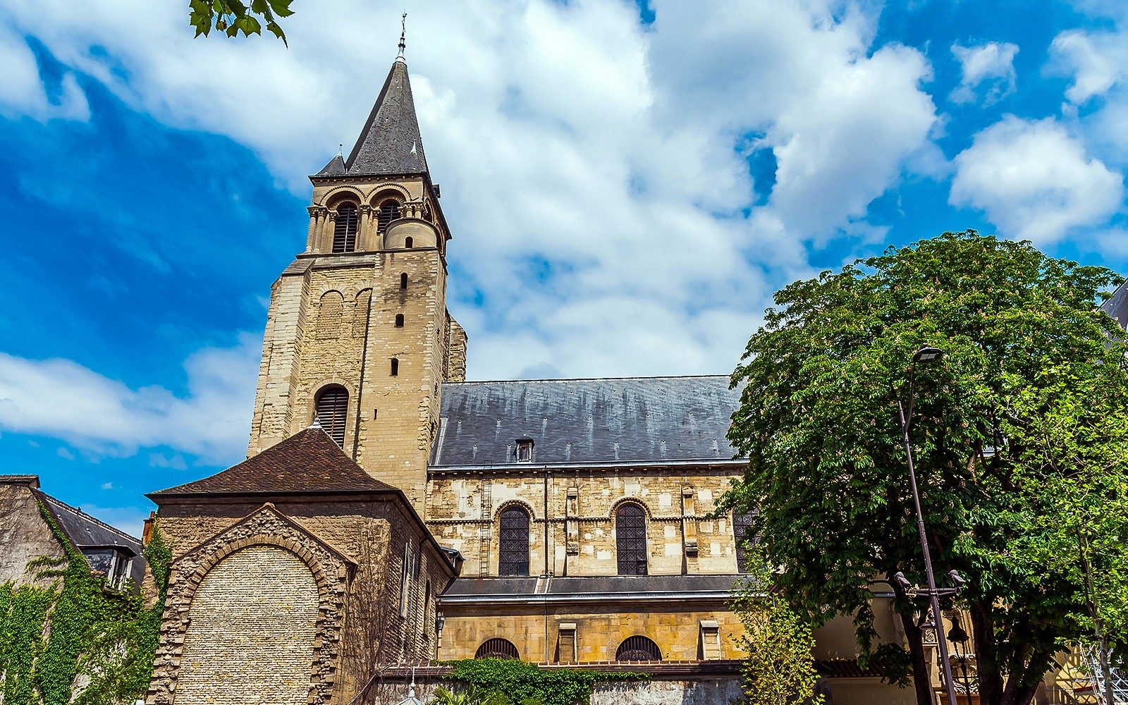 Guided Walking Tour of Saint-Germain-Des-Prés