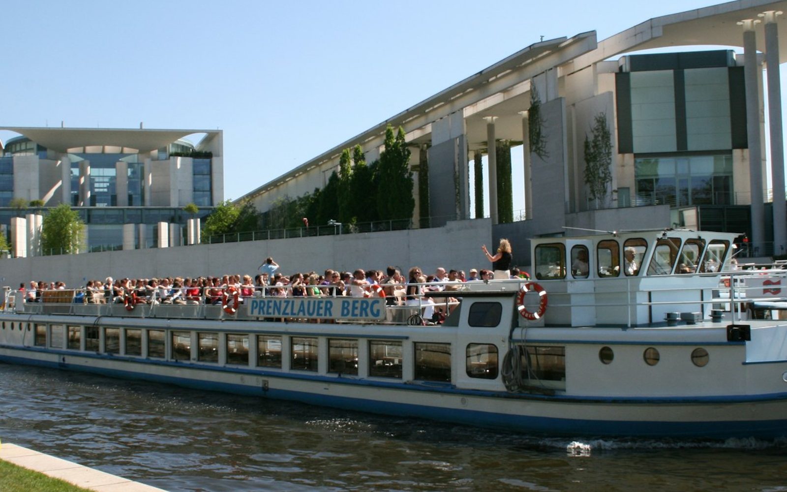 Berlin: 1-Hr Historical Sightseeing Cruise from Old Stock Exchange