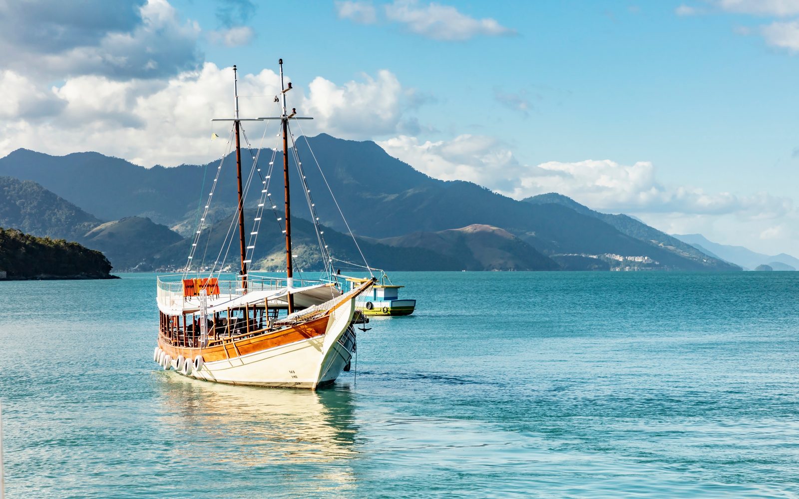 From Rio: Angra dos Reis Full-Day Tour with Schooner Cruise