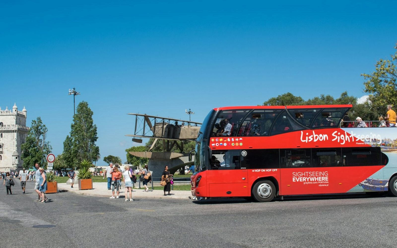 Lisbon: Explorer Hop-on Hop-off Bus Tour + Audio Guide