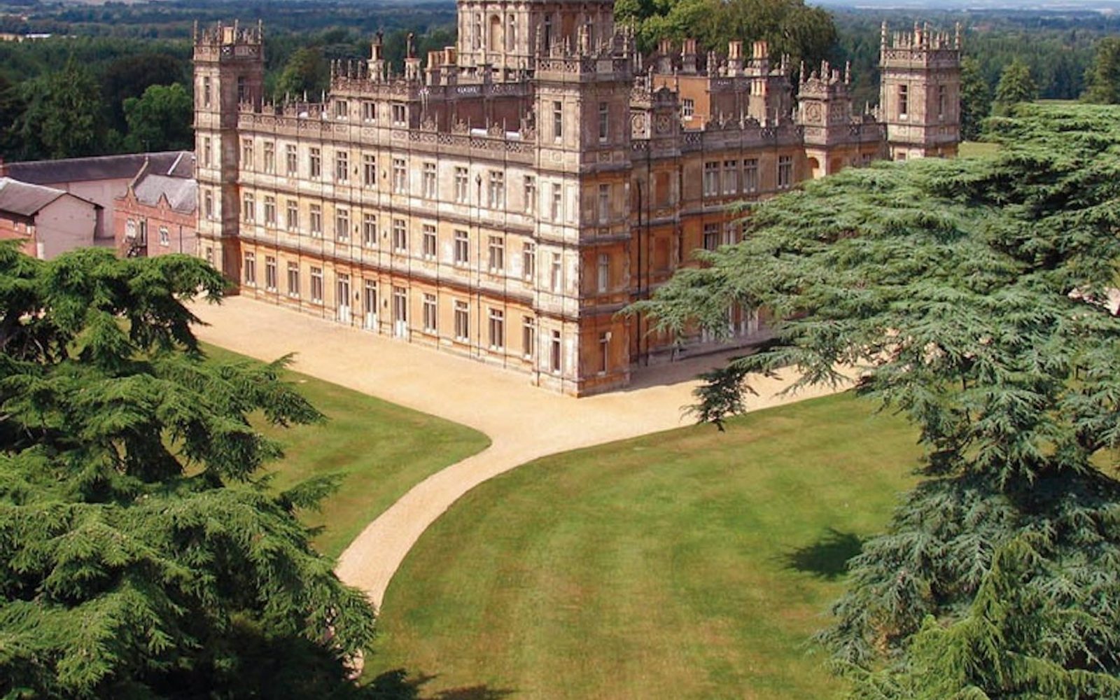 Bampton: Downton Abbey Filming Locations Guided Tour + Highclere Castle Entry