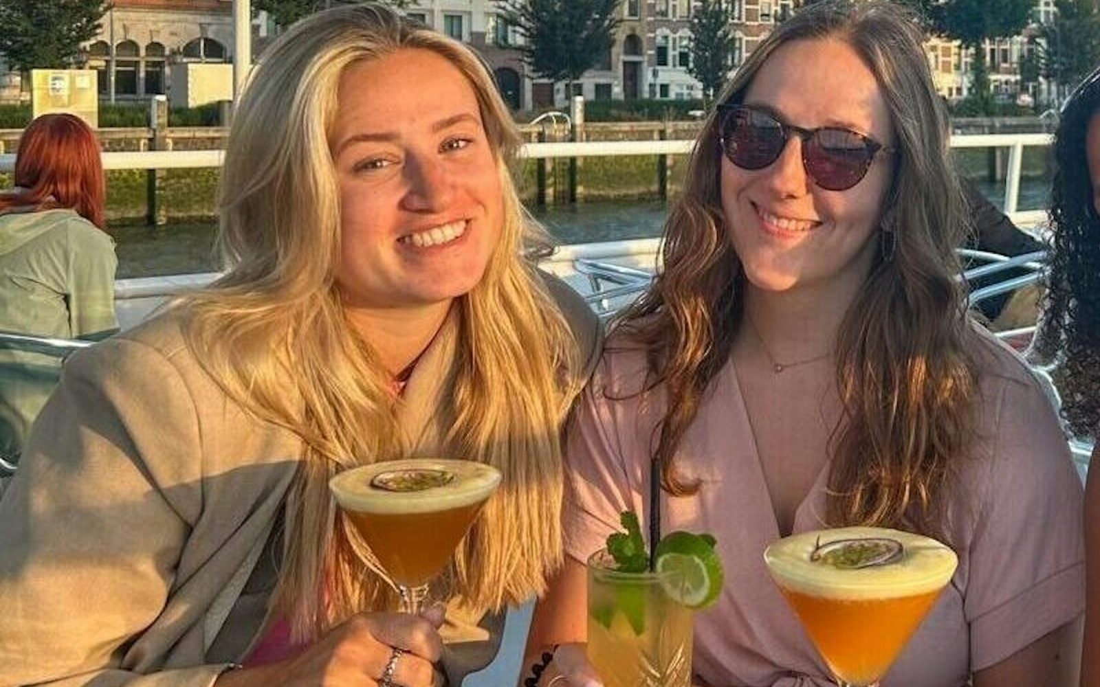 Rotterdam: Boat Cruise + Snacks & Cocktails