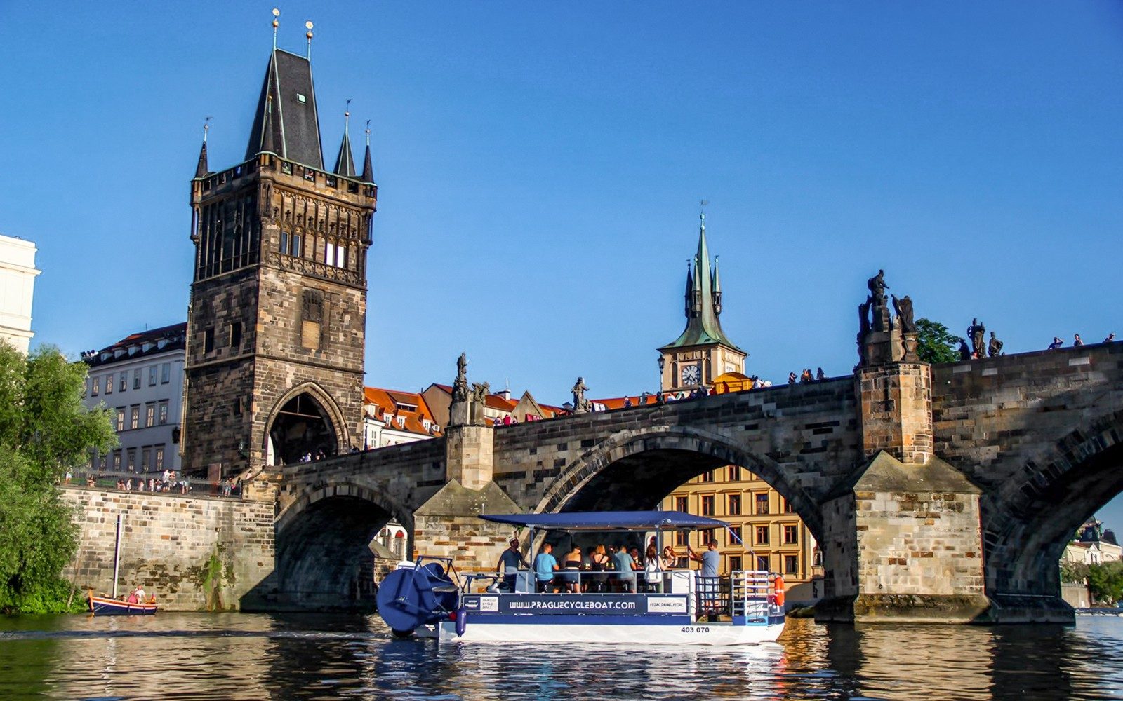 Tur cu barca de ciclism în Praga cu bere nelimitată