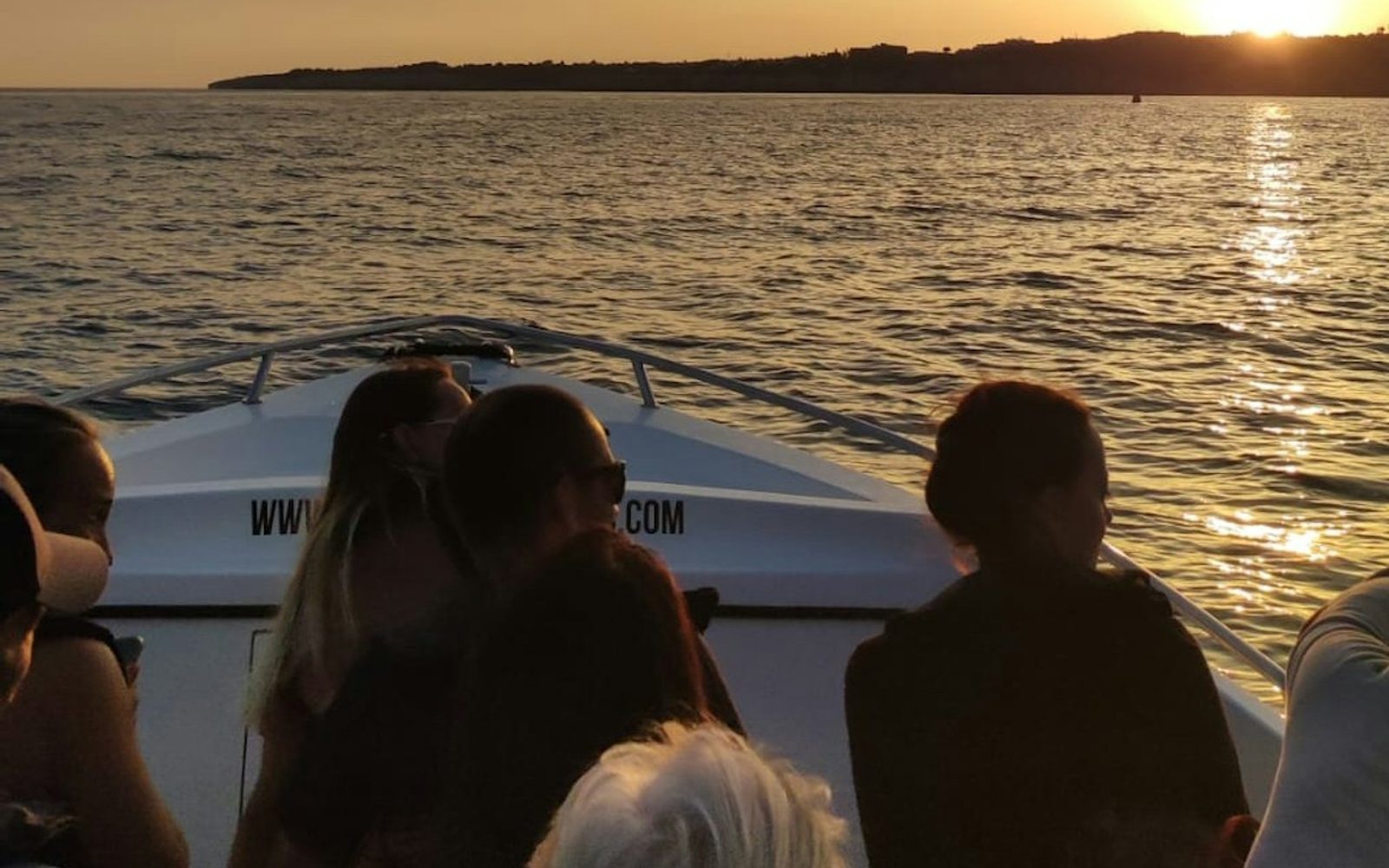 Benagil Caves: Sunset Boat Tour from Armação de Pêra