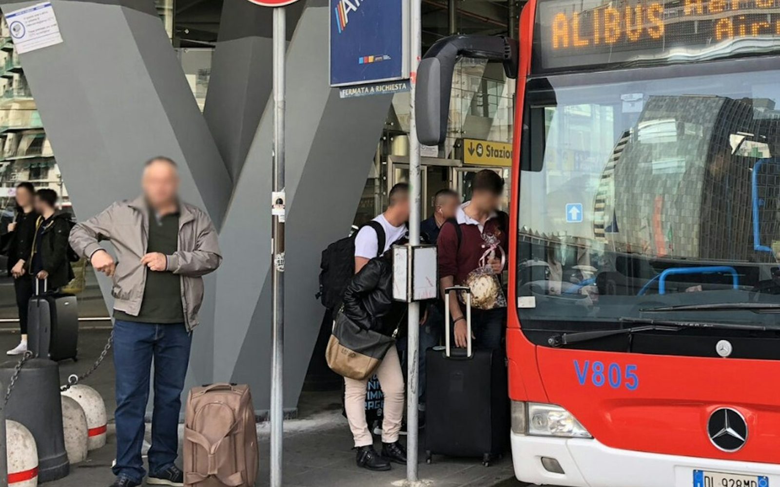 Naples: Bus Transfer To/From Naples Airport and Naples Maritime Station