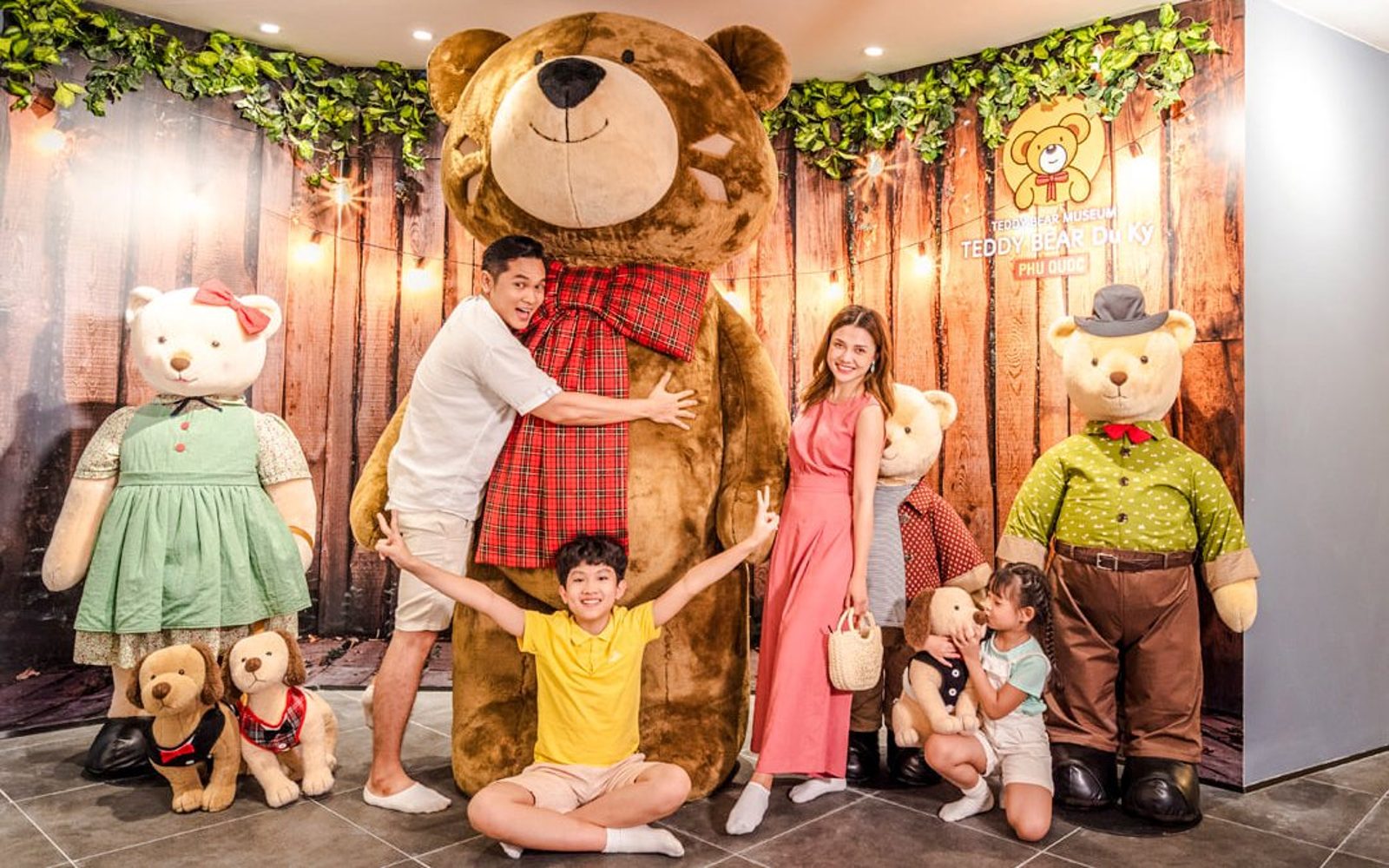 Grand World Phu Quoc Tickets: Teddy Bear Museum, Venice Boat Ride or Quintessence Show