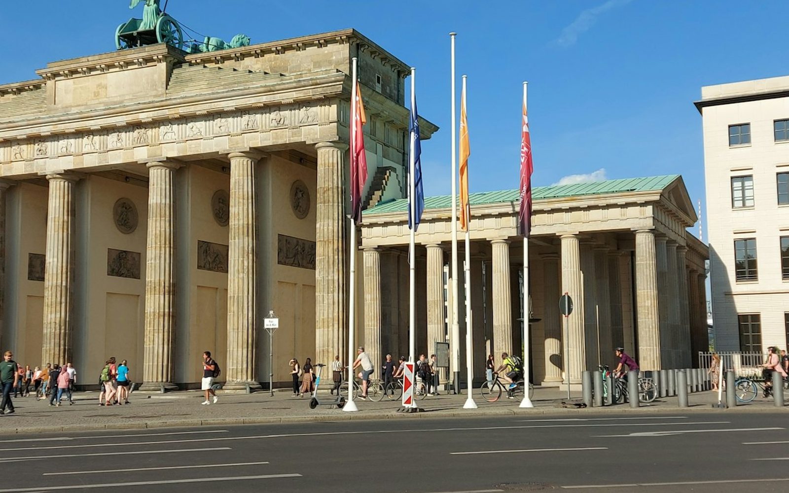 Berlin: The Wall Small-Group Guided Tour in English