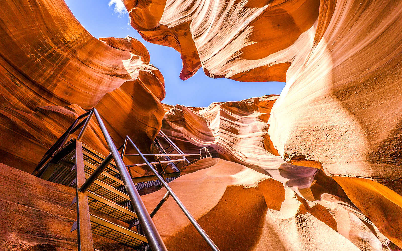 Dixie's Lower Antelope Canyon Tour with Navajo Guide