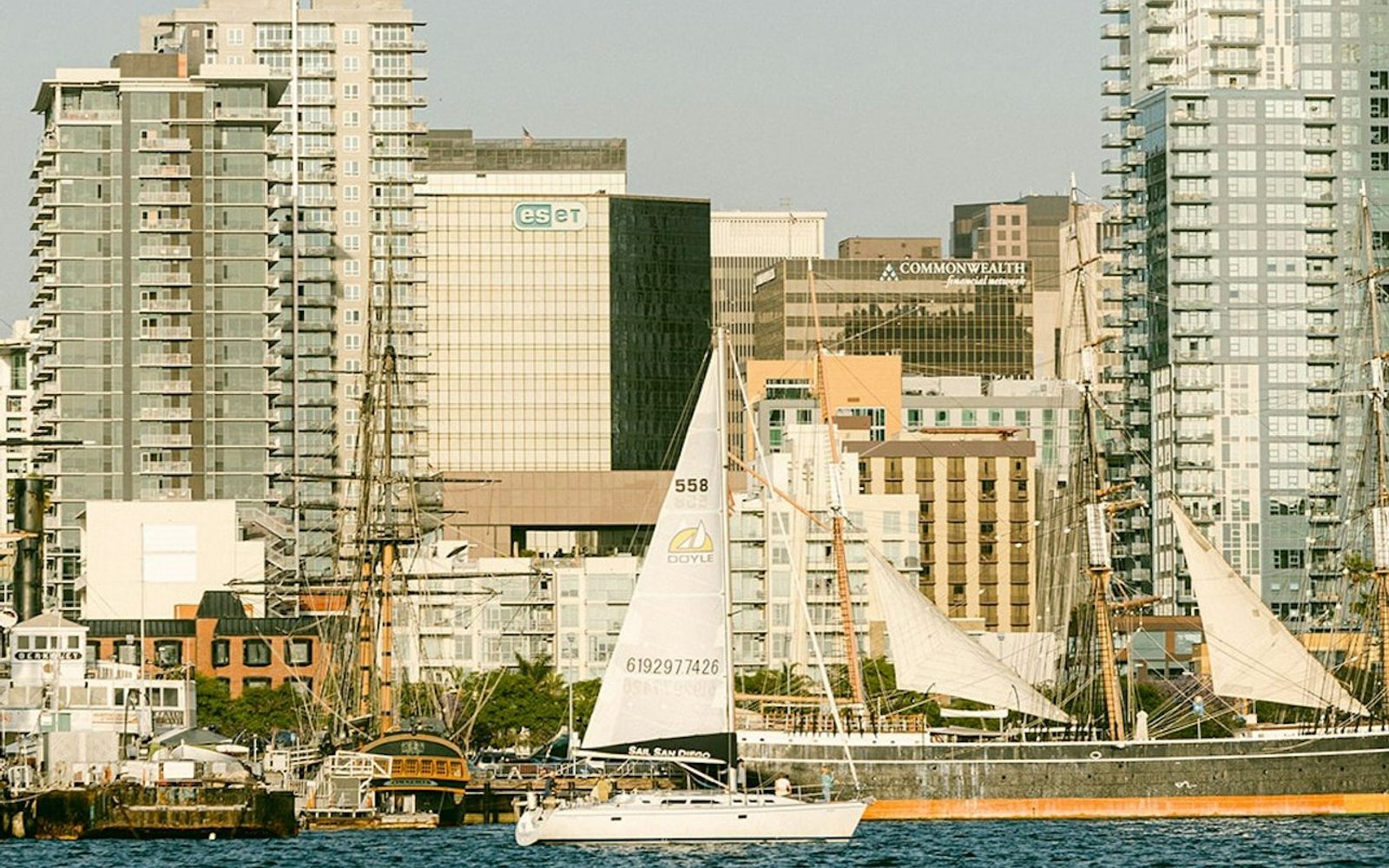 San Diego: Guided Morning Yacht Cruise with Drinks