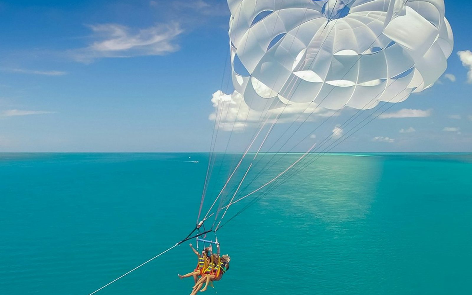 Key West: Parasailing Adventure Tour + Roundtrip Transfer from Miami