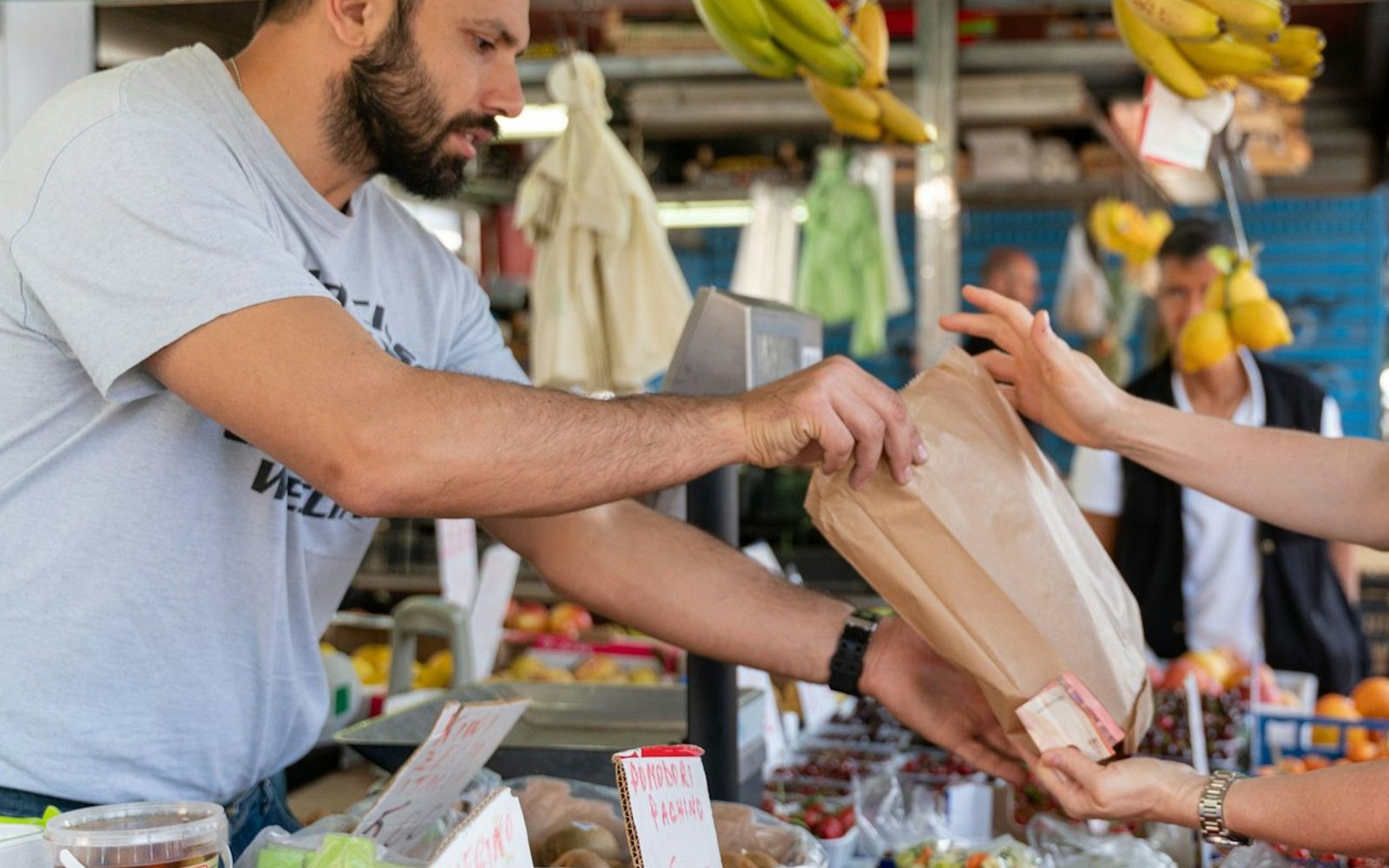 Milan: Market Tour and Dining Experience at a Local’s Home