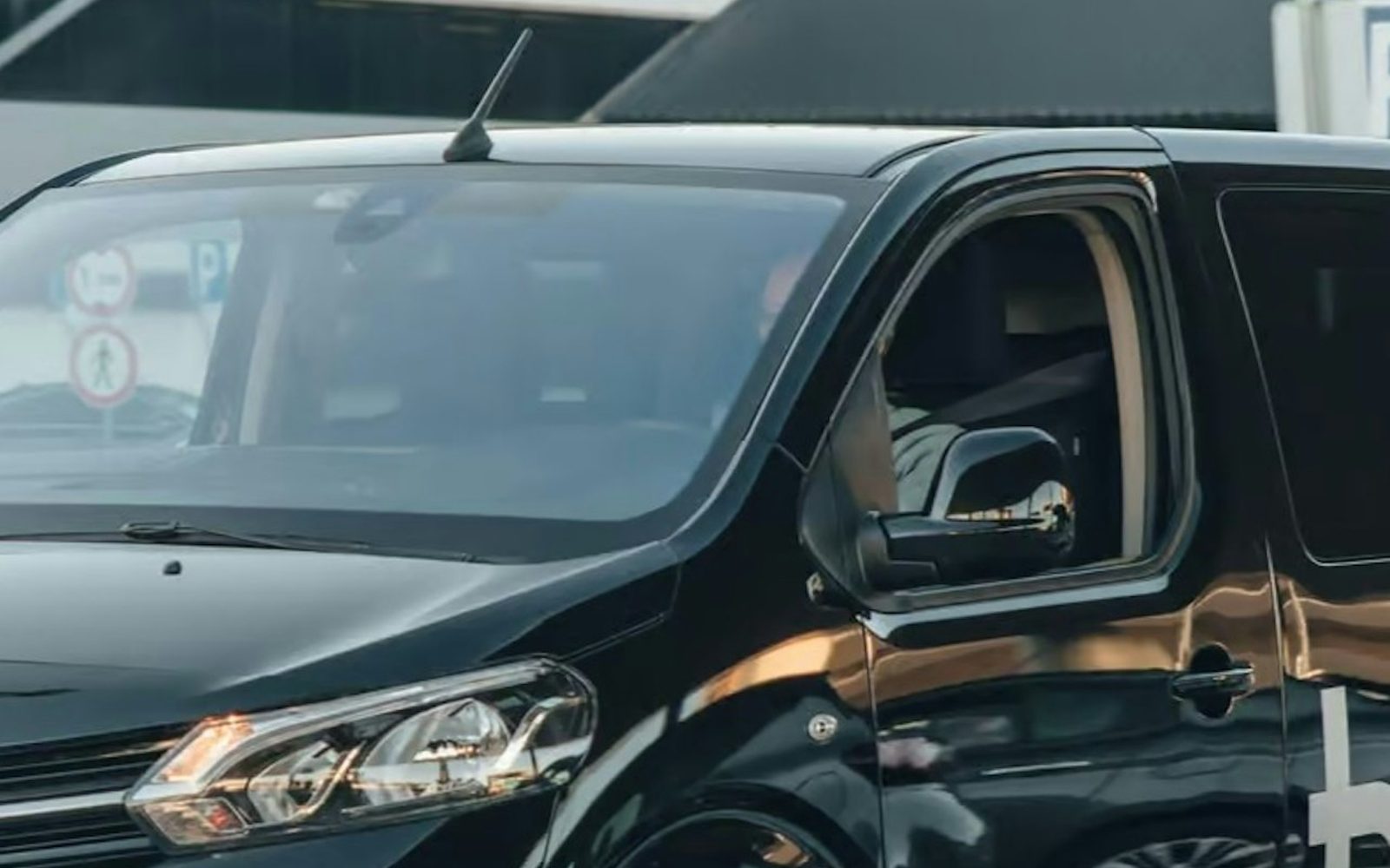 Lisbon: Transfer To/From Airport to Cascais, Sintra & Estoril