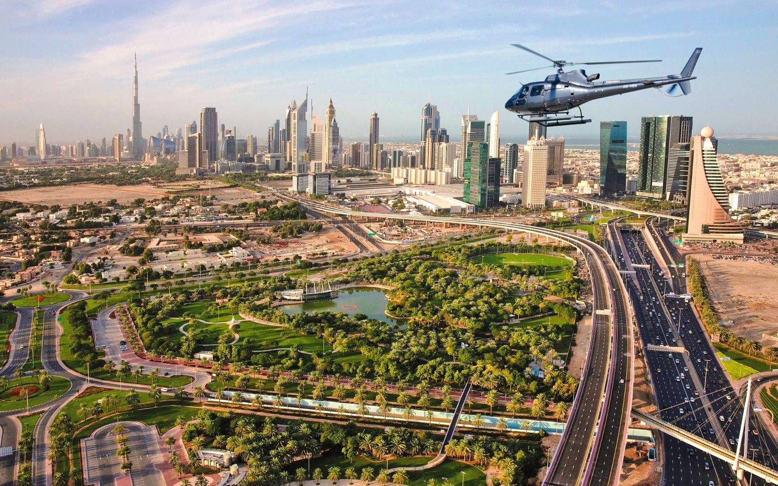 Private Dubai Helicopter Ride by Helidubai: 12 to 40 Minutes (Up to 5 Guests)