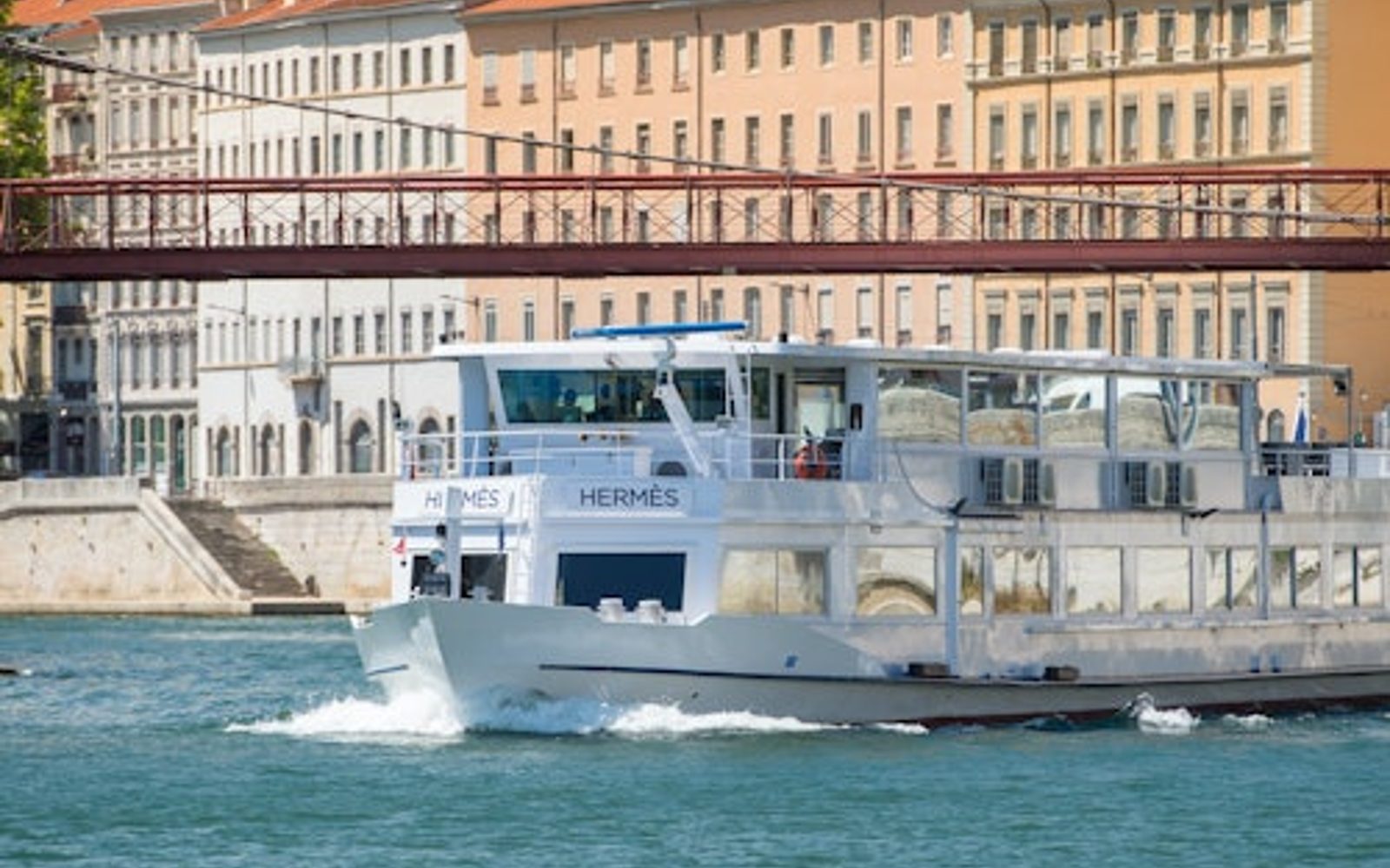 گشت شام بر روی رودخانه سون با Les Bateaux Lyonnais Hermès II