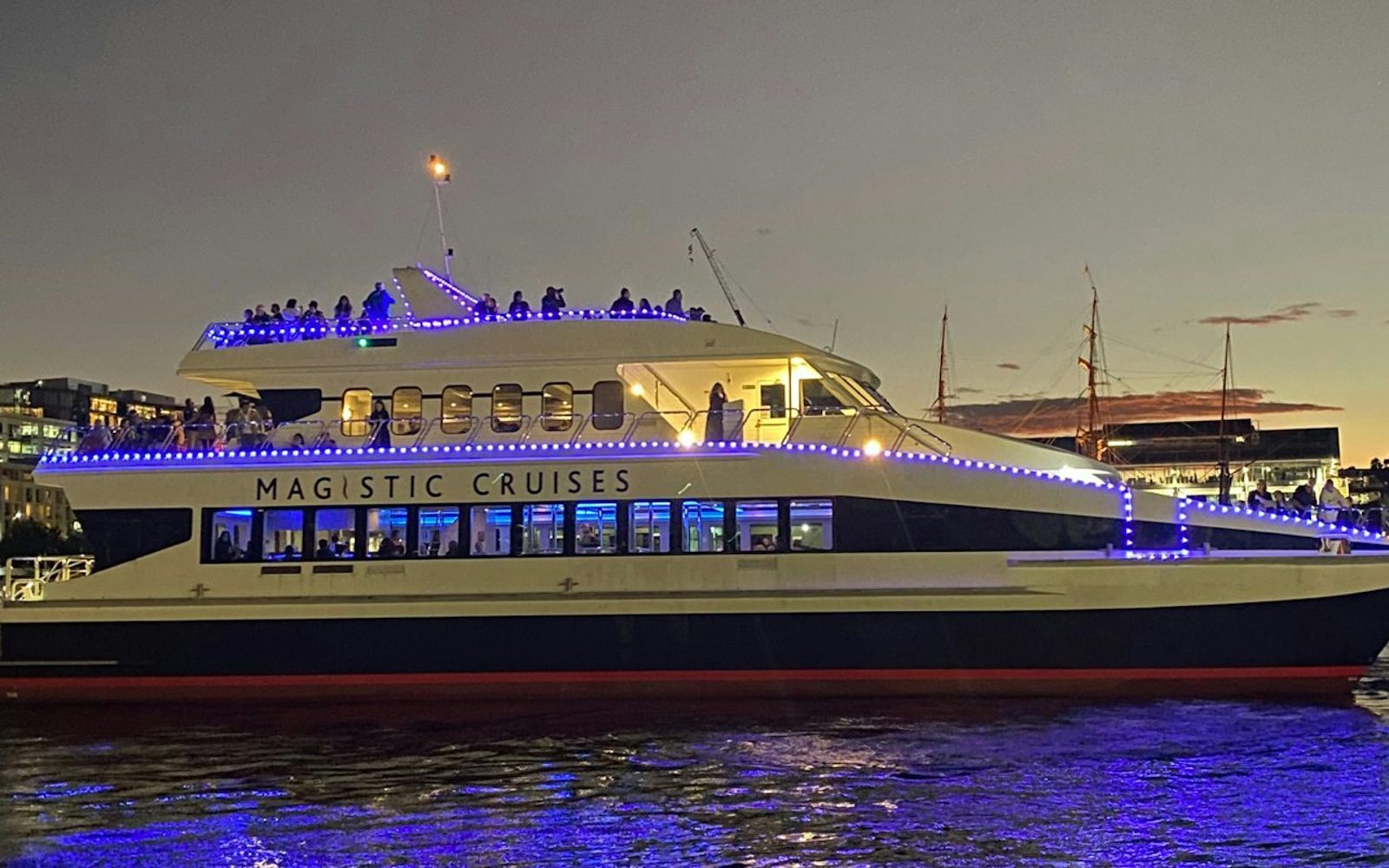 Sydney: Vivid Sydney Night Cruise
