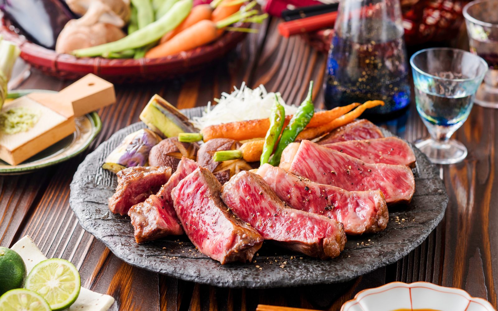 Tokyo: Shinjuku Food Tour with Wagyu Beef & Seasonal Sushi Course