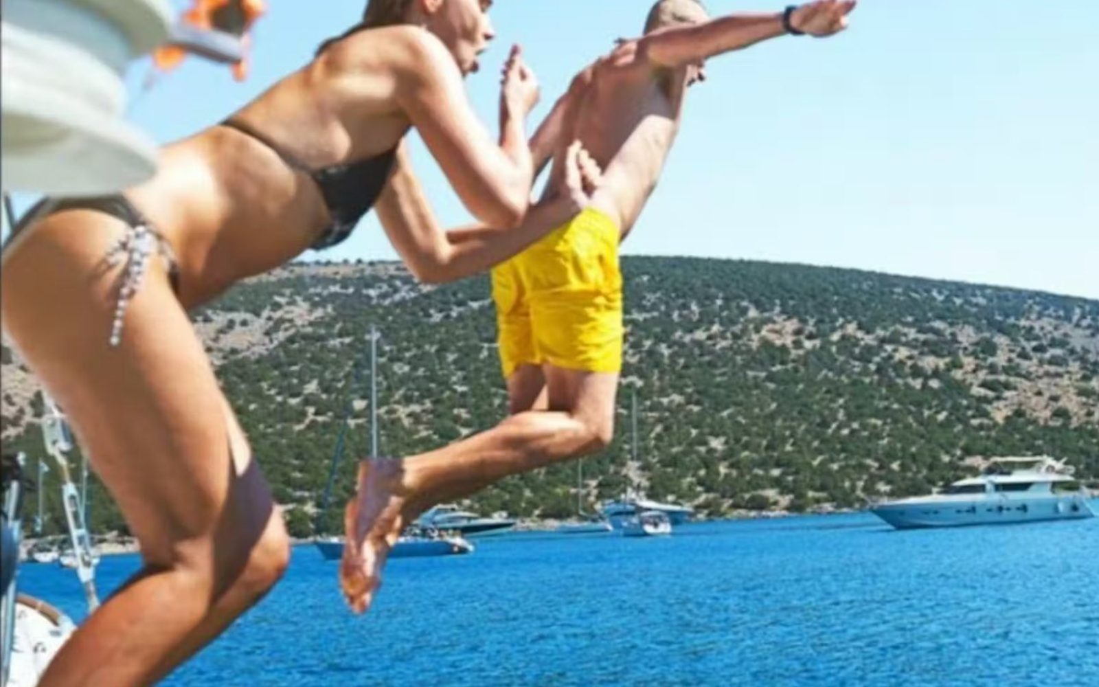 Lisbon: Sightseeing Cruise + Live Music, Swim Stop & Open Bar