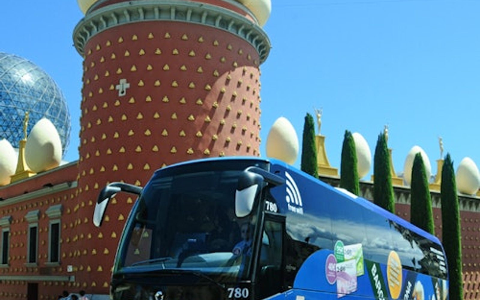 Autobus do Figueres: celodenní jízdenka z Barcelony nebo Girony