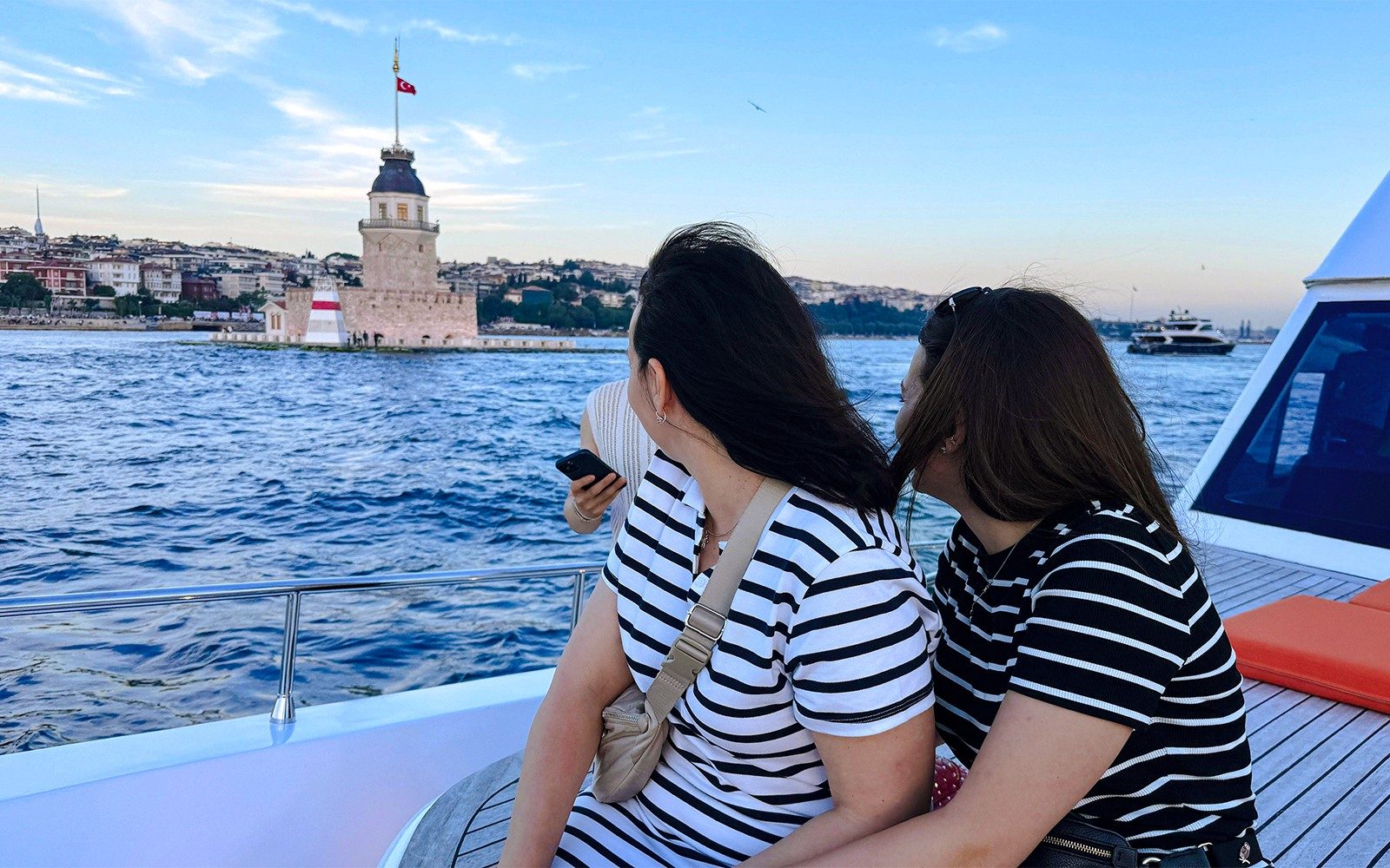 Bosphorus Private Luxury Yacht Cruise with Dinner, Drinks & Transfers