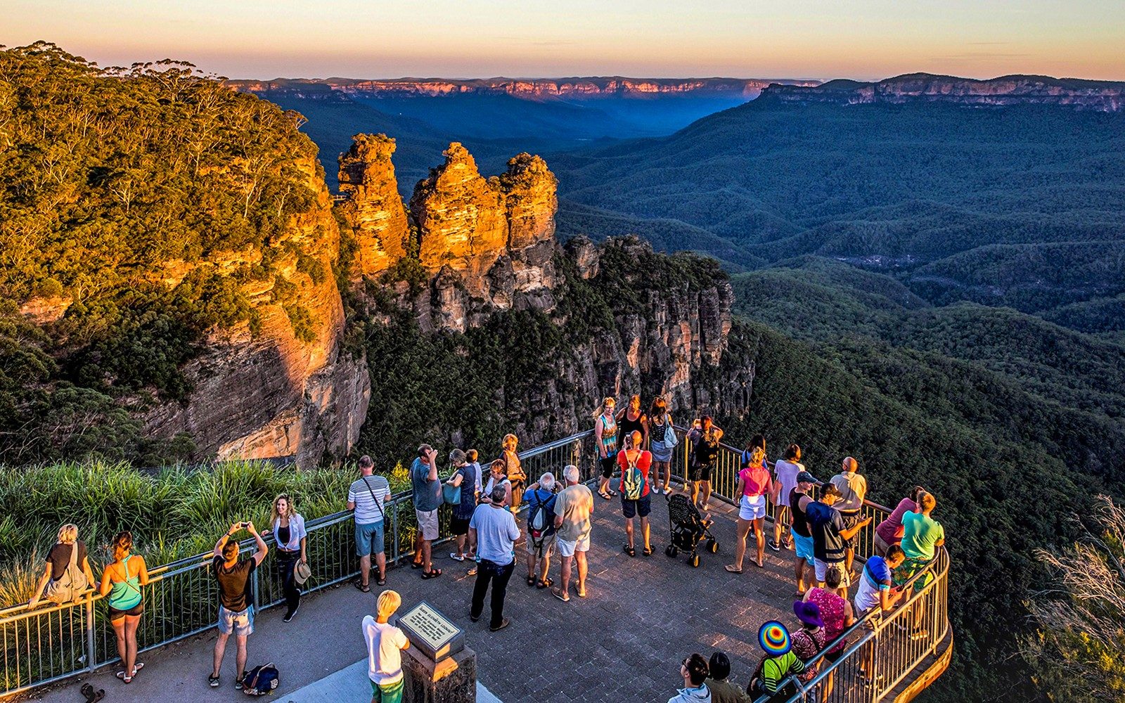 Tour al Atardecer en las Montañas Azules con Caminatas Guiadas y Senderos de Vida Silvestre