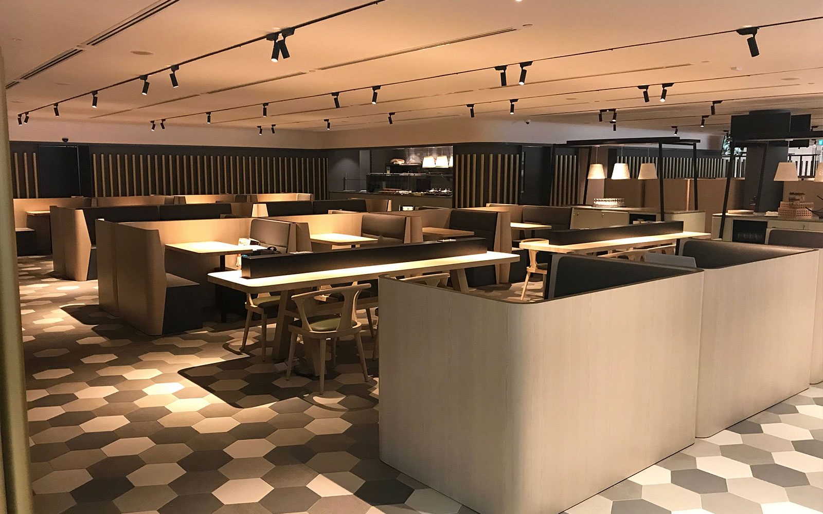 BLOSSOM by SATS & Plaza Premium Lounge at Singapore Changi Airport (Terminal 4)