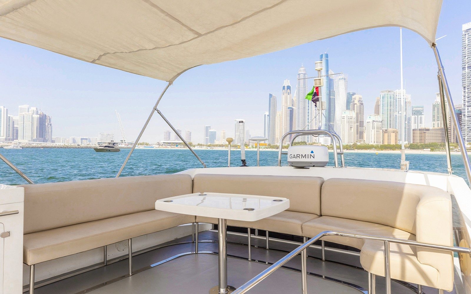 Private Luxus-Yachtvermietung im Dubai Harbour