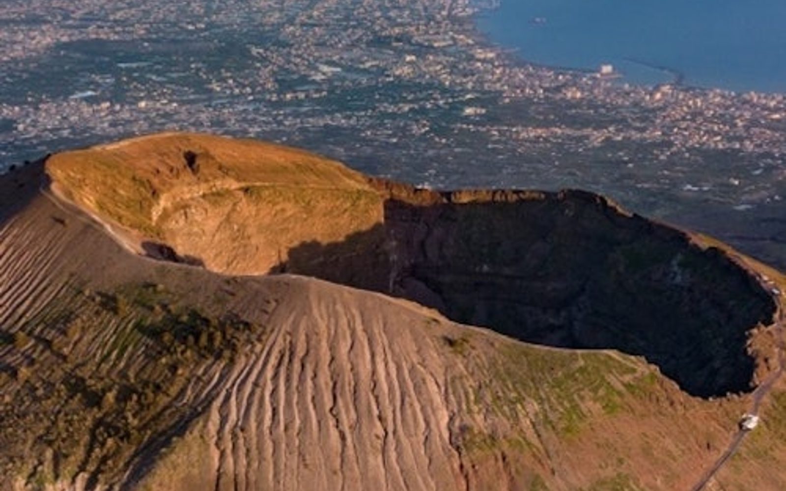 Mount Vesuvius: Entry + Roundtrip from Ercolano by Vesuvio Express