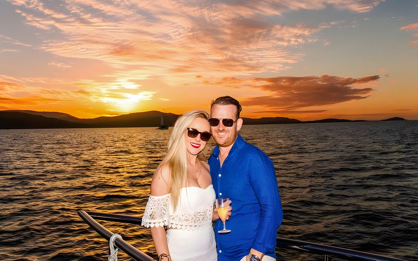 Depuis Airlie Beach : Croisière au coucher du soleil dans les Whitsundays avec vin pétillant
